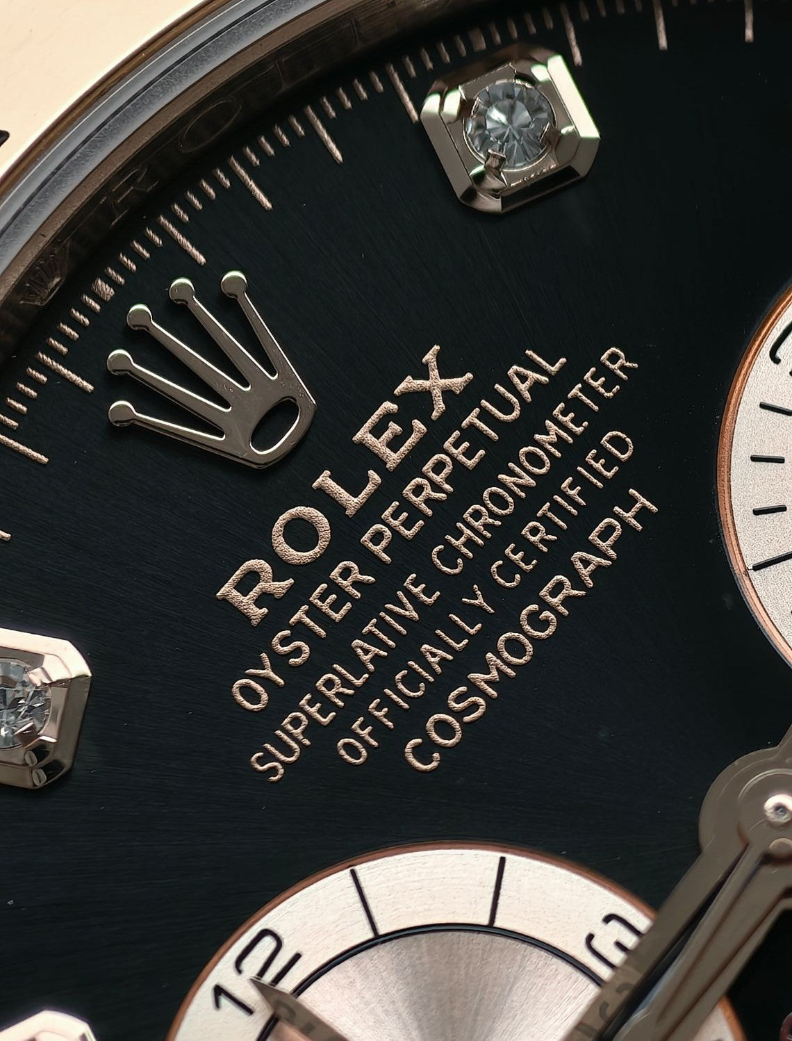 Rolex Cosmograph Daytona – 18k Everose Gold with Bright Black & Sundust Diamond-Set Dial