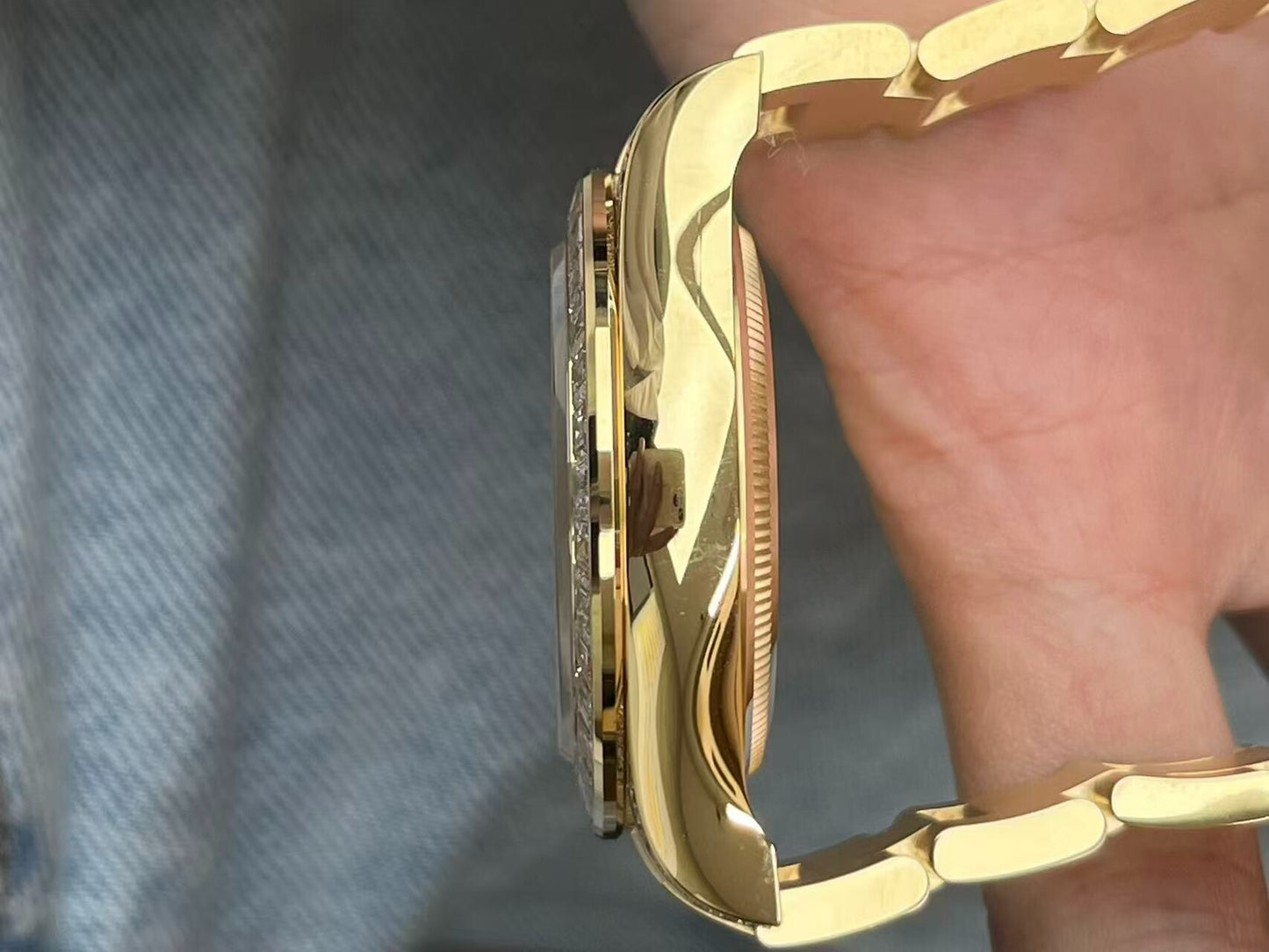 Rolex Cosmograph Daytona 126598TBR – 18K Yellow Gold with Baguette Diamond Bezel