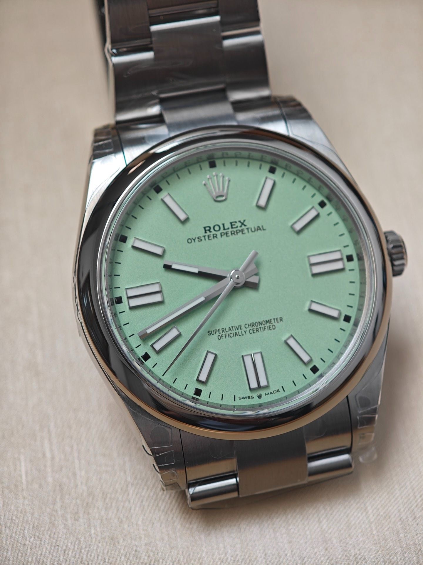 Rolex Oyster Perpetual 41 134300 – Luxury Swiss Watch with Oyster Bracelet