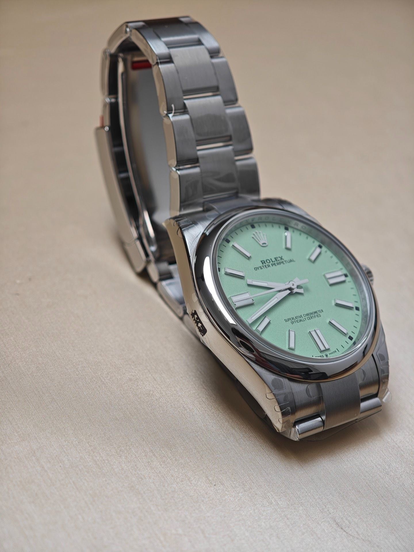 Rolex Oyster Perpetual 41 134300 – Luxury Swiss Watch with Oyster Bracelet