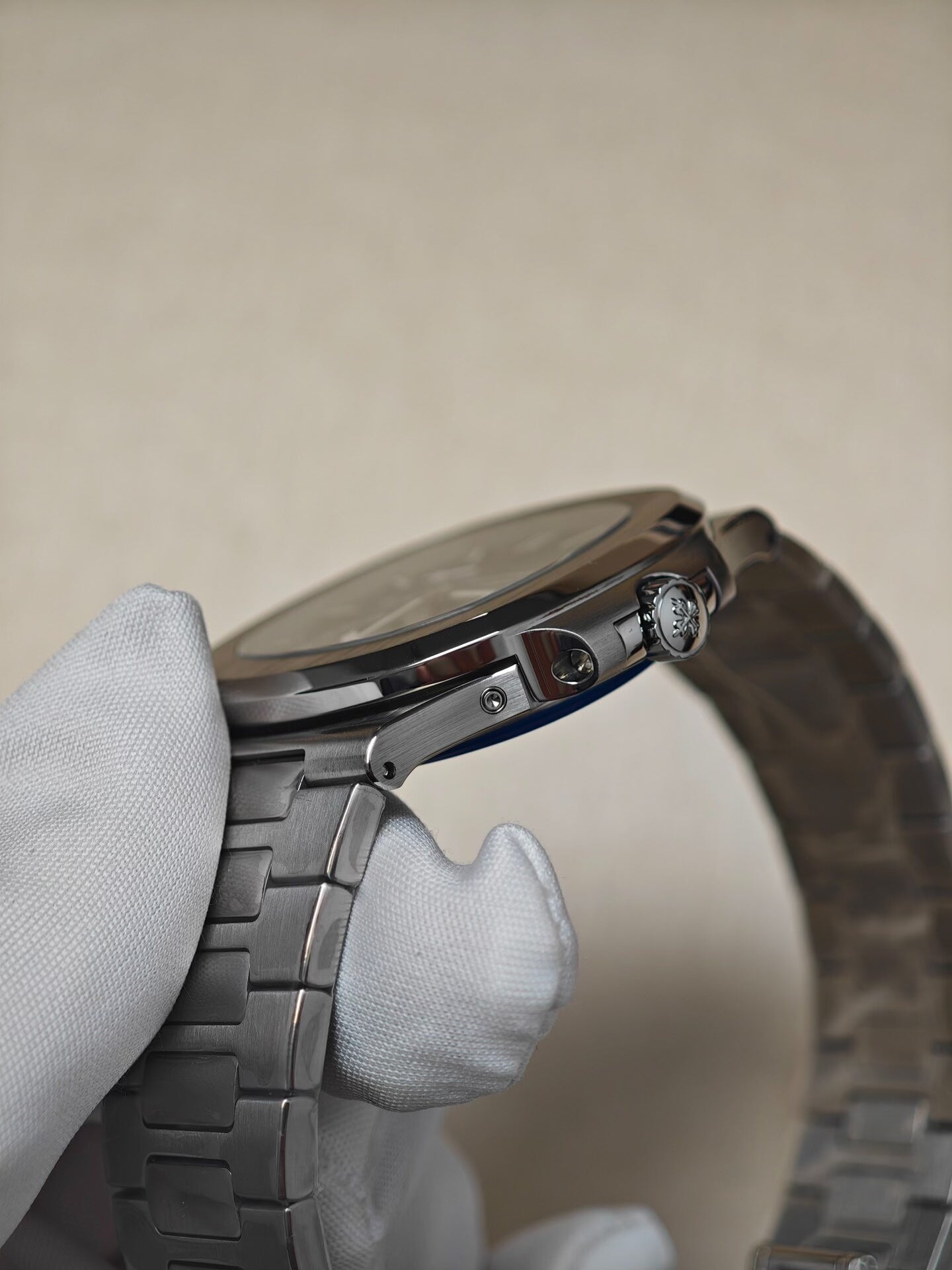 Patek Philippe Nautilus 5712/1A – Iconic Swiss Luxury Sports Watch