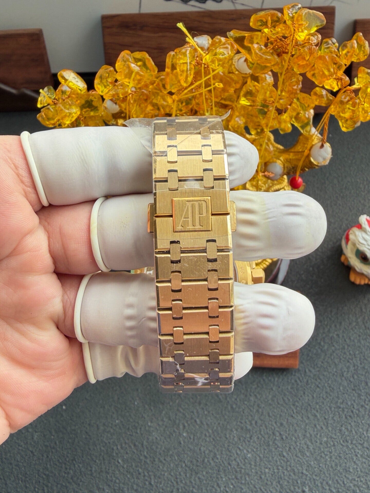 Audemars Piguet Royal Oak Selfwinding Chronograph 26240BA.OO.1320BA.01 – Yellow Gold Luxury Designer Watch
