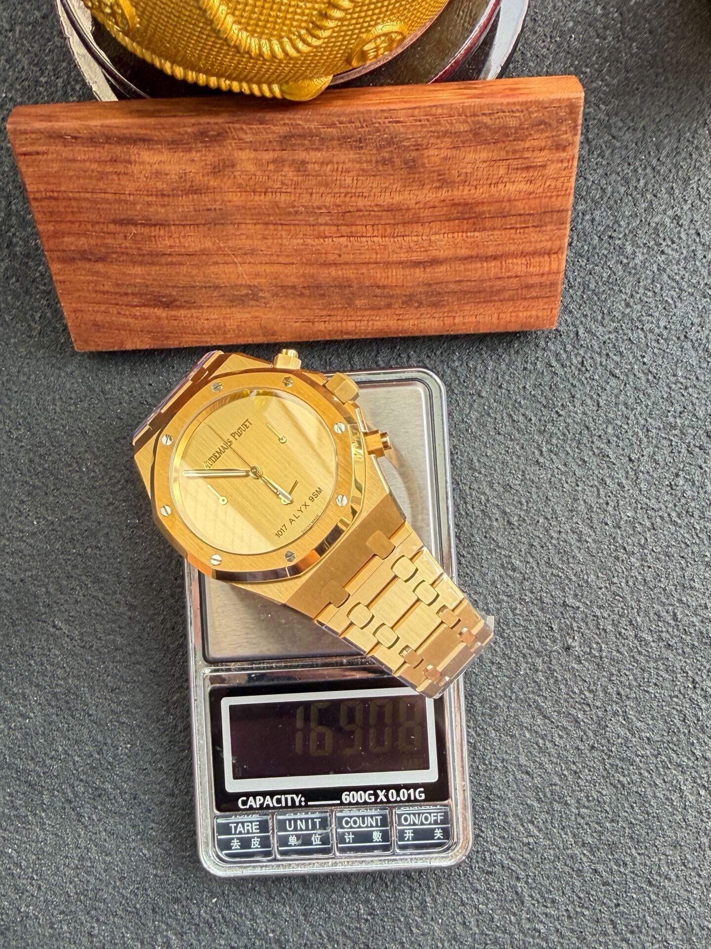 Audemars Piguet Royal Oak Selfwinding Chronograph 26240BA.OO.1320BA.01 – Yellow Gold Luxury Designer Watch
