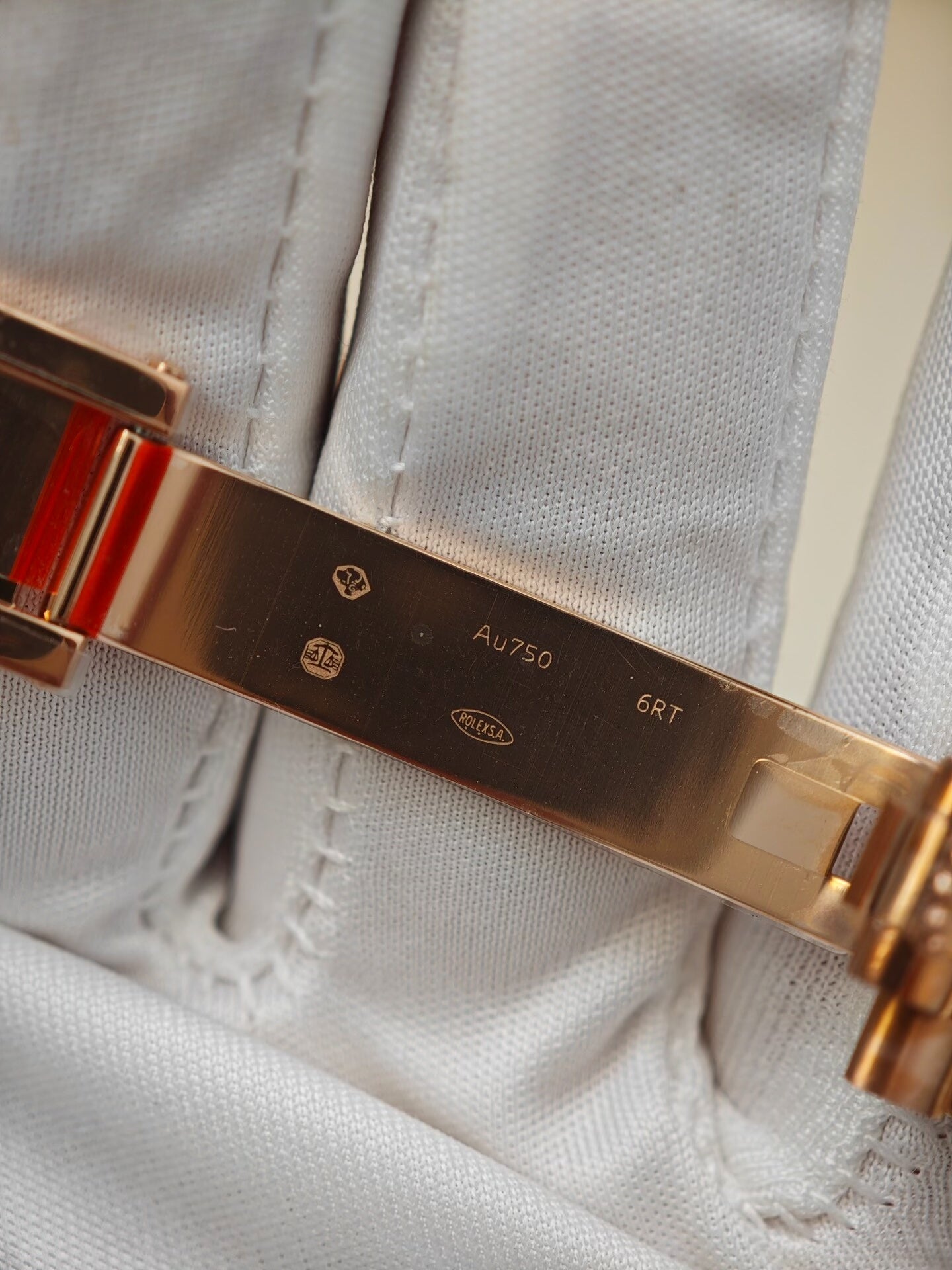 Rolex Day-Date 36 Everose Gold Rainbow Sapphire Dial