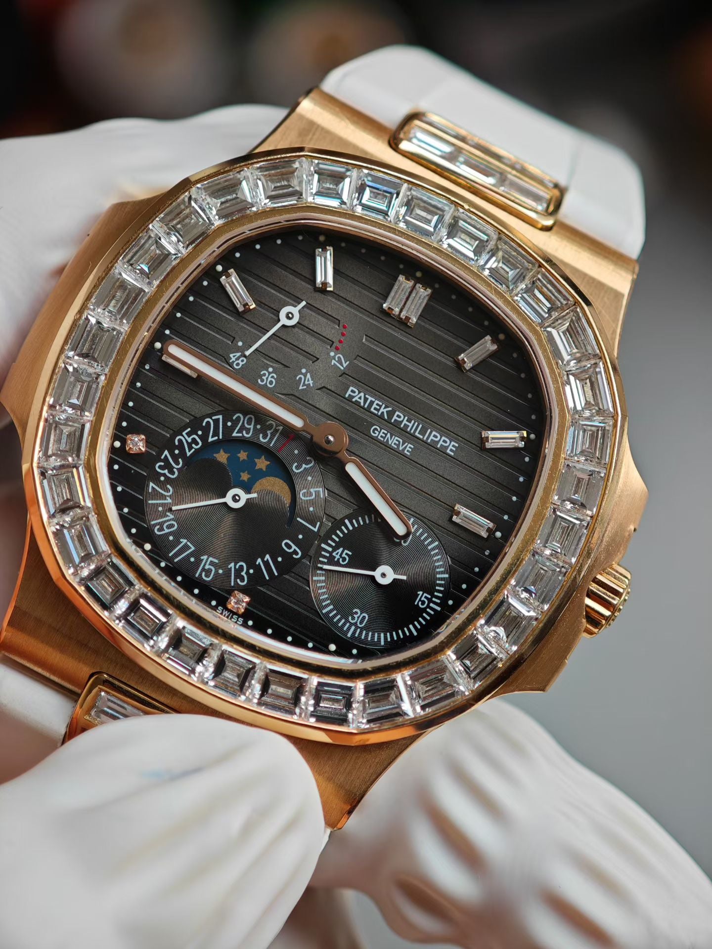 Patek Philippe Nautilus 5724R Rose Gold Diamond Bezel