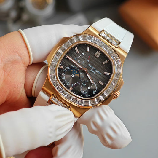 Patek Philippe Nautilus 5724R Rose Gold Diamond Bezel