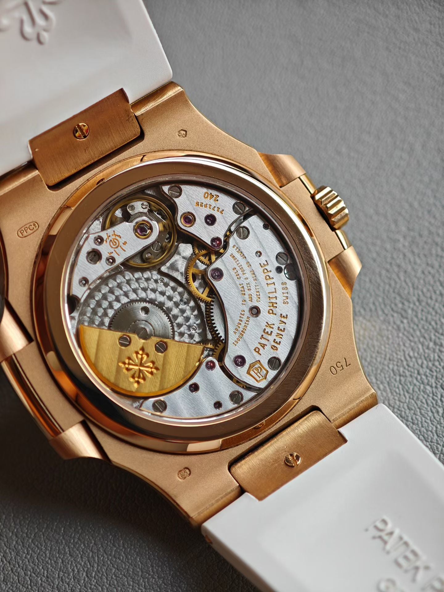 Patek Philippe Nautilus 5724R Rose Gold Diamond Bezel
