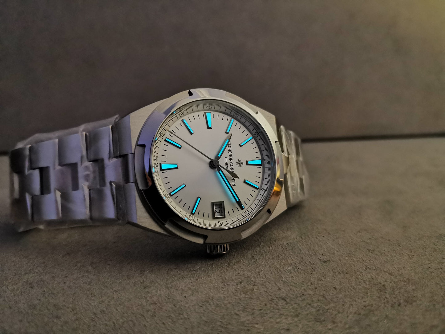 Vacheron Constantin Overseas Stainless Steel Luxury Watch with Integrated Bracelet