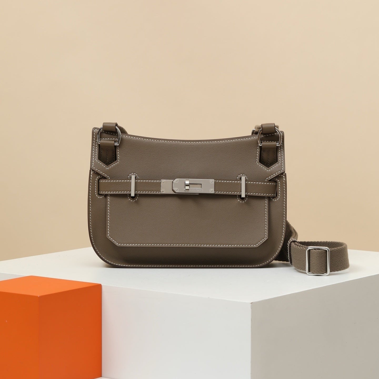 Hermès Mini Jypsière Bag – Elegant Luxury Crossbody Handbag