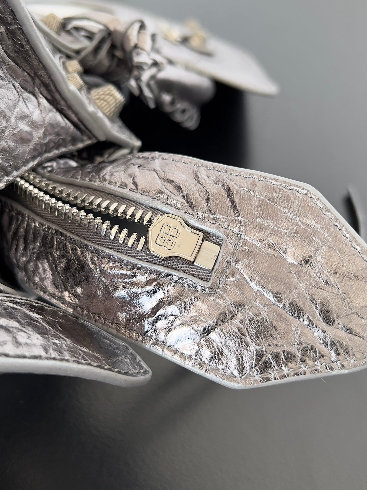 Balenciaga Neo Cagole City Metallic Silver Agneau Arena Bag