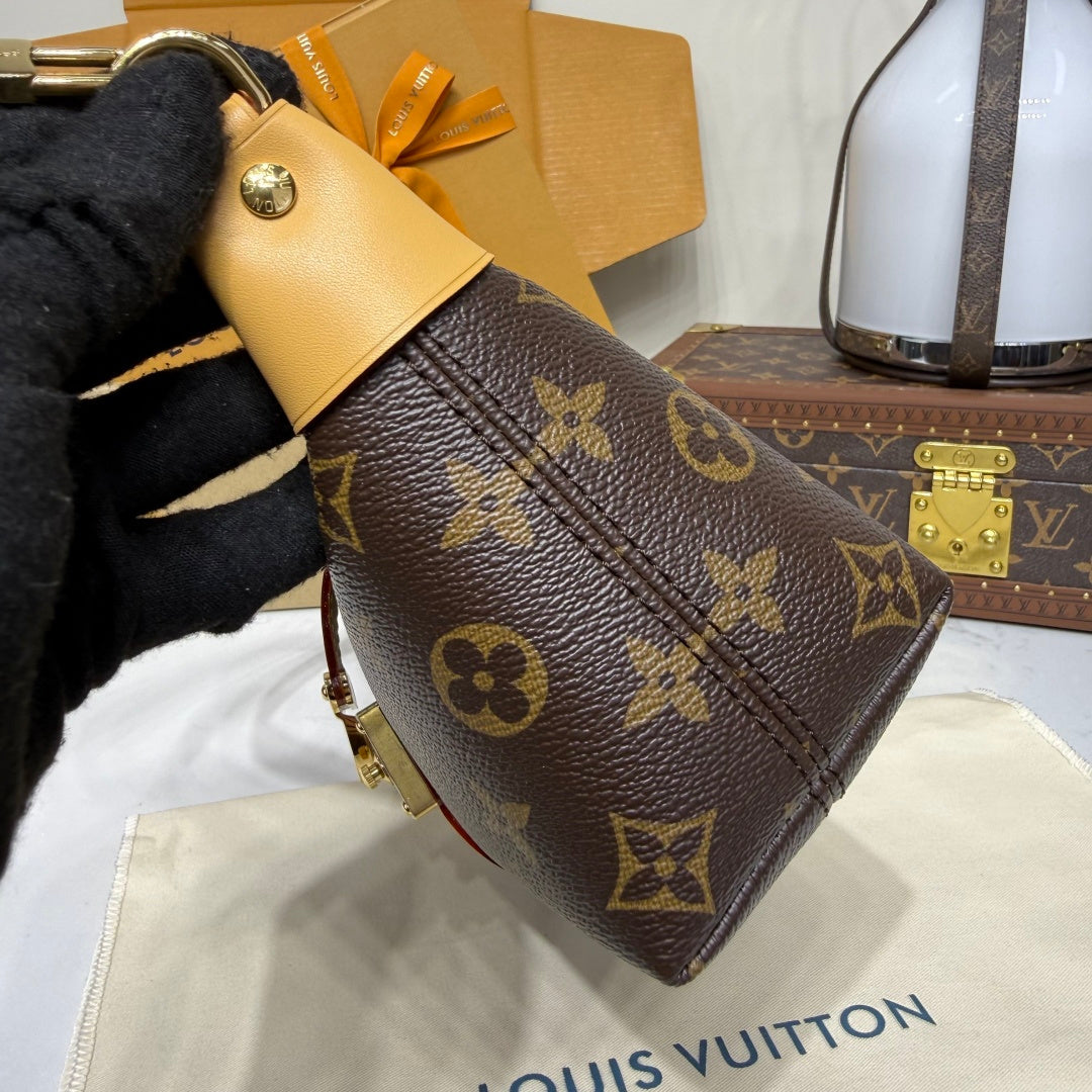 Louis Vuitton Pochette Mia Bag in Monogram Canvas