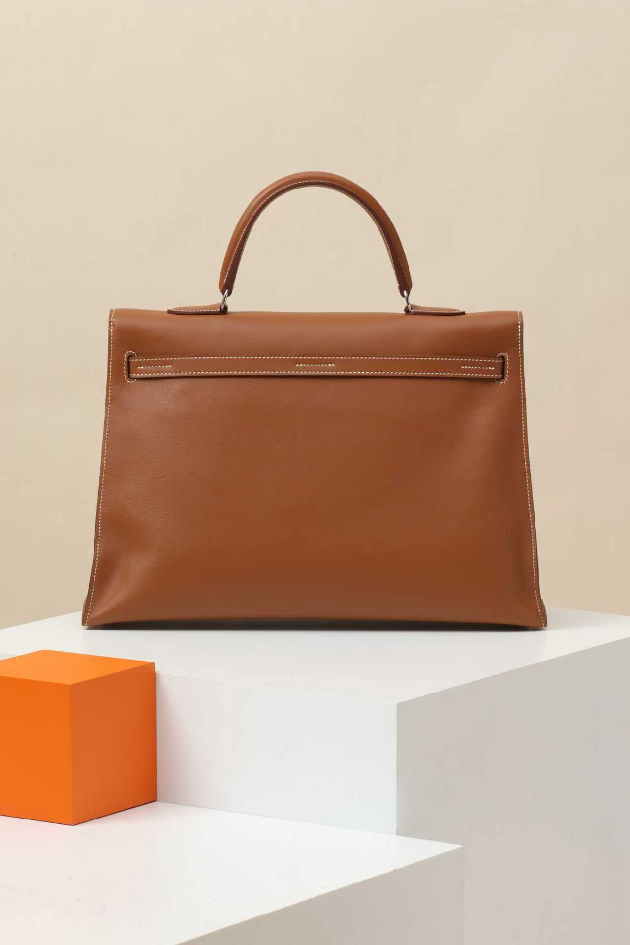 Hermès Kelly Flat Swift Leather Palladium Hardware