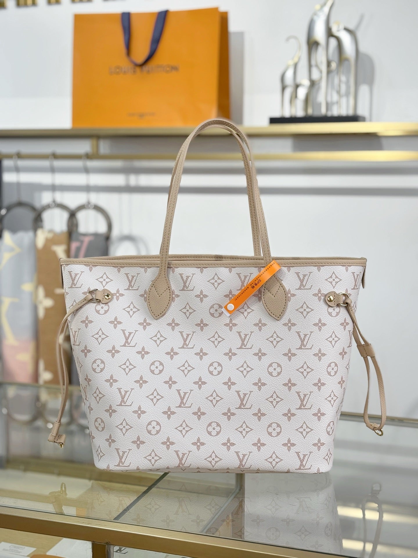 Louis Vuitton Neverfull MM Tote Bag – Monogram Canvas with Natural Cowhide Leather Trim