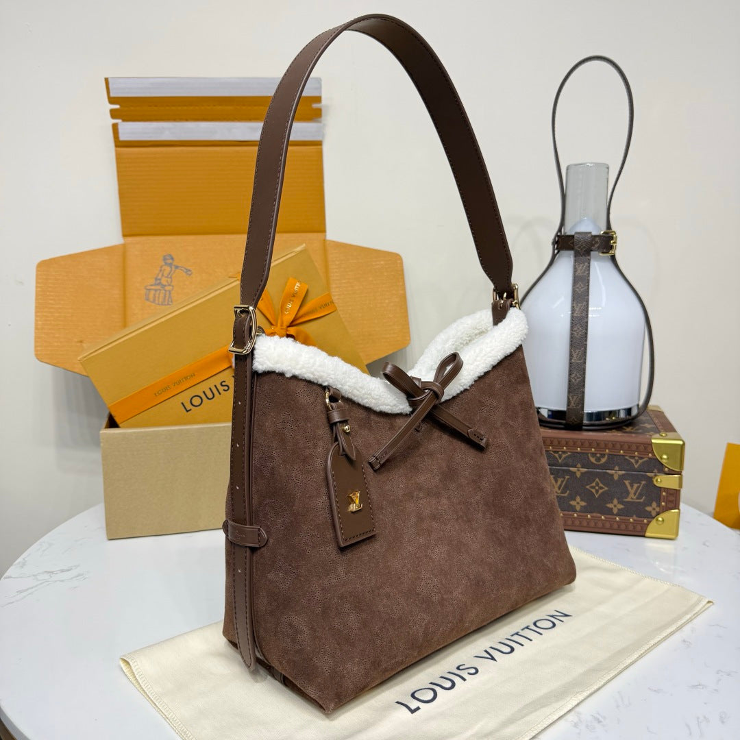 Louis Vuitton CarryAll PM Handbag in Chocolate Suede & Shearling – Cozygram Collection