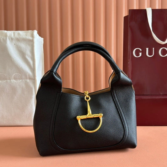 Gucci Softbit Shoulder Bag in Black Grained Leather