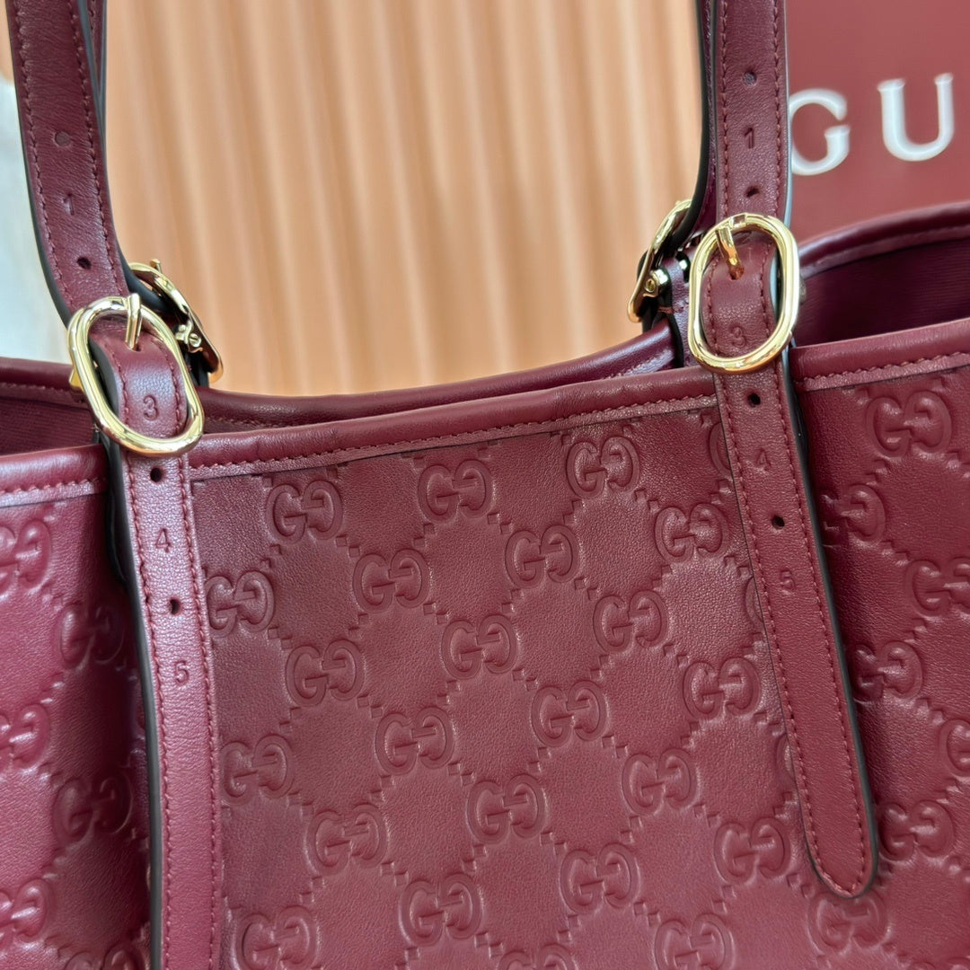 Gucci GG Emblem Large Tote Bag in Rosso Ancora Red