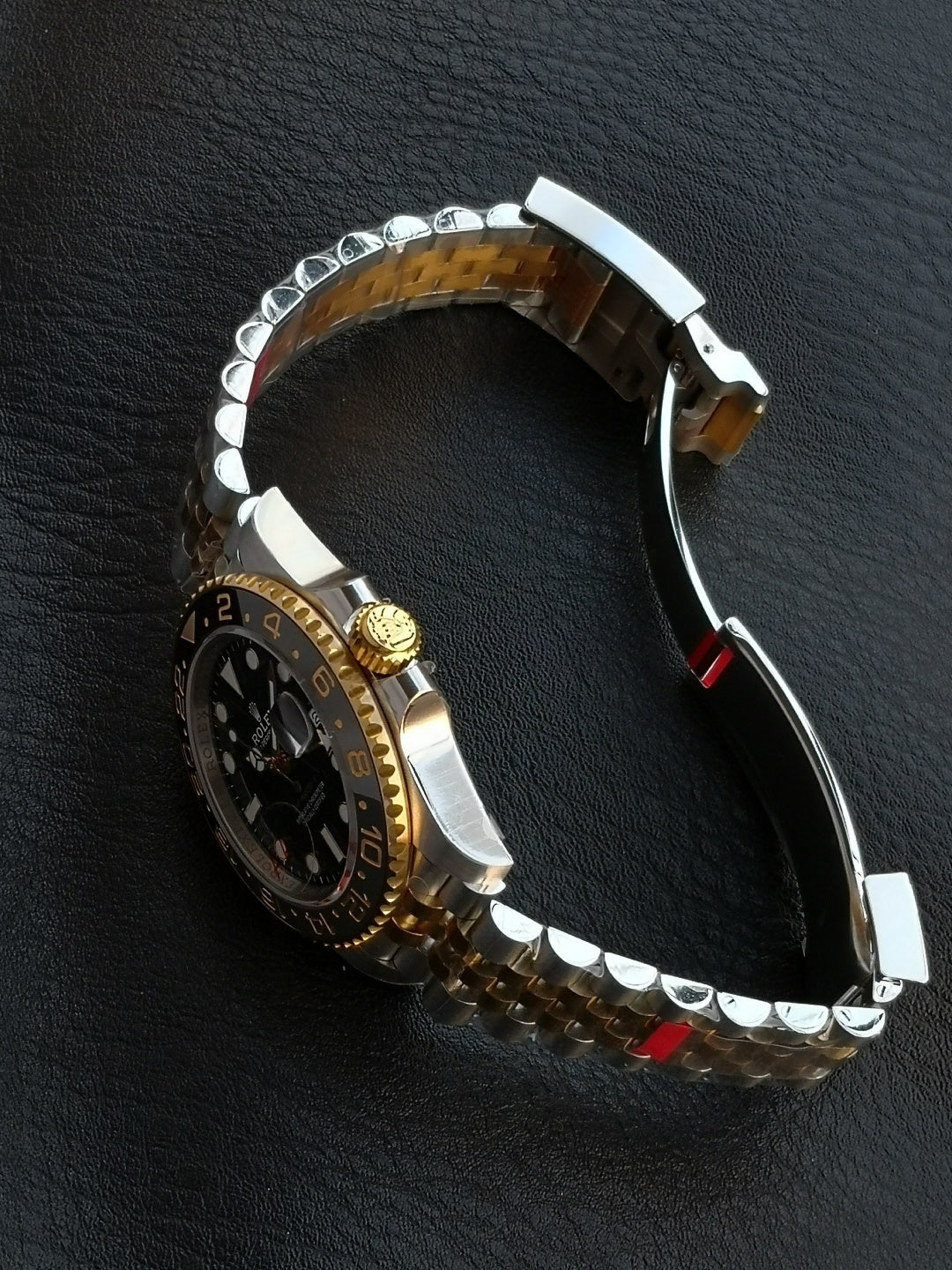 Rolex GMT-Master II 126713GRNR – Yellow Rolesor with Black Dial & Grey-Black Cerachrom Bezel on Jubilee Bracelet