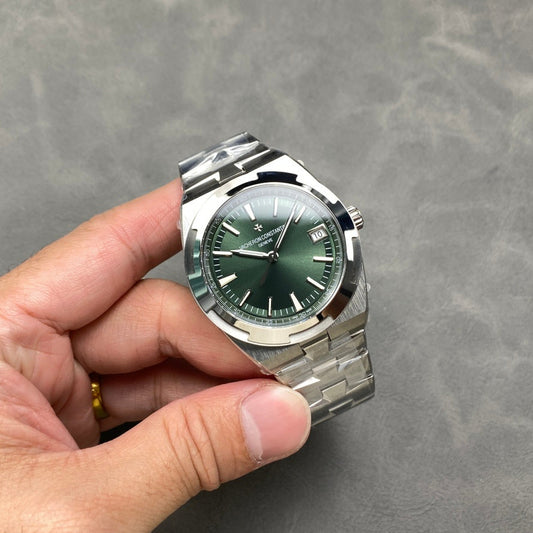 Vacheron Constantin Overseas 4500V – Self-Winding, Green Dial, Stainless Steel Bracelet