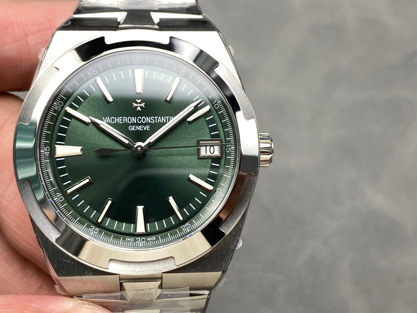 Vacheron Constantin Overseas 4500V – Self-Winding, Green Dial, Stainless Steel Bracelet