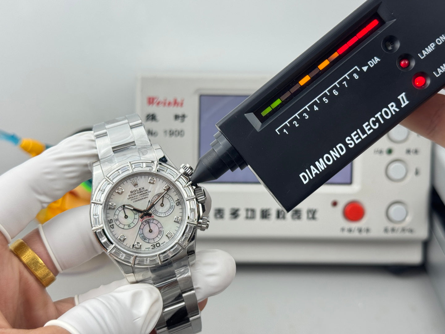 Rolex Cosmograph Daytona 18k White Gold Diamond Bezel