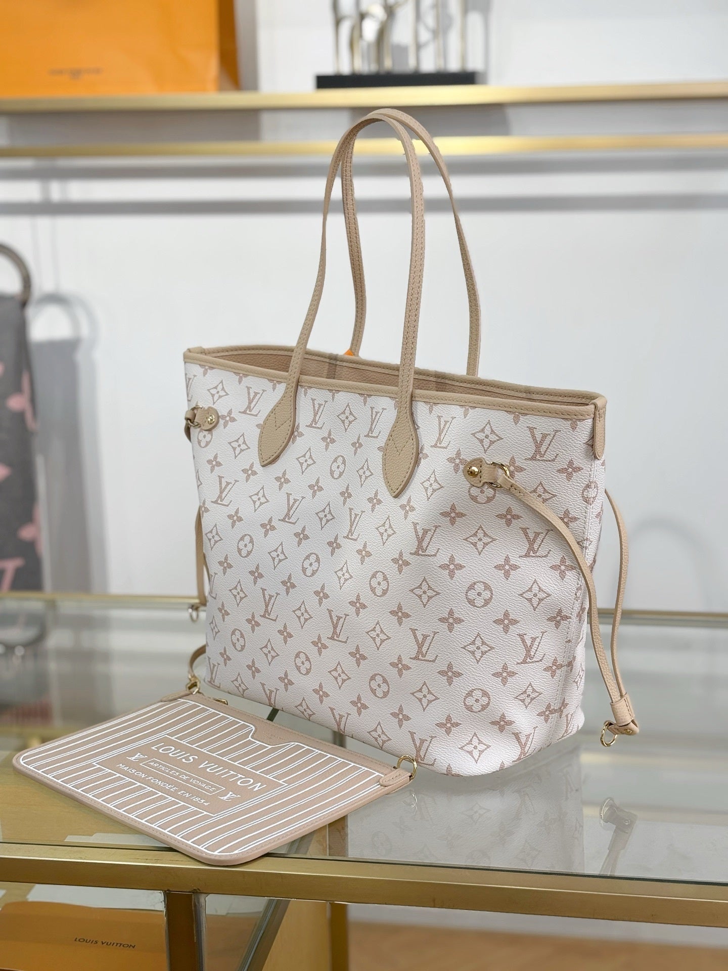 Louis Vuitton Neverfull MM Tote Bag – Monogram Canvas with Natural Cowhide Leather Trim