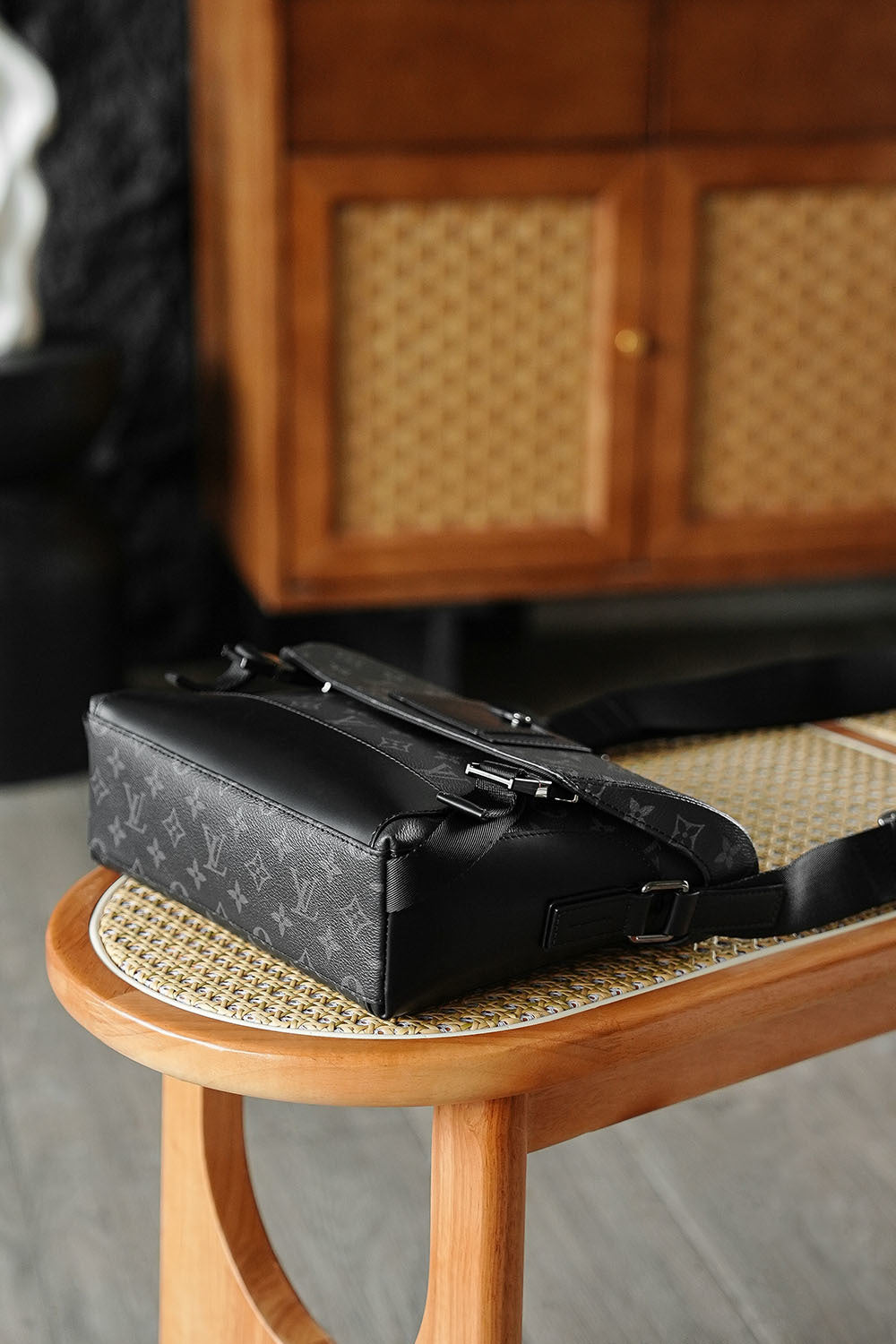 Louis Vuitton Messenger Voyage PM – Monogram Eclipse Canvas