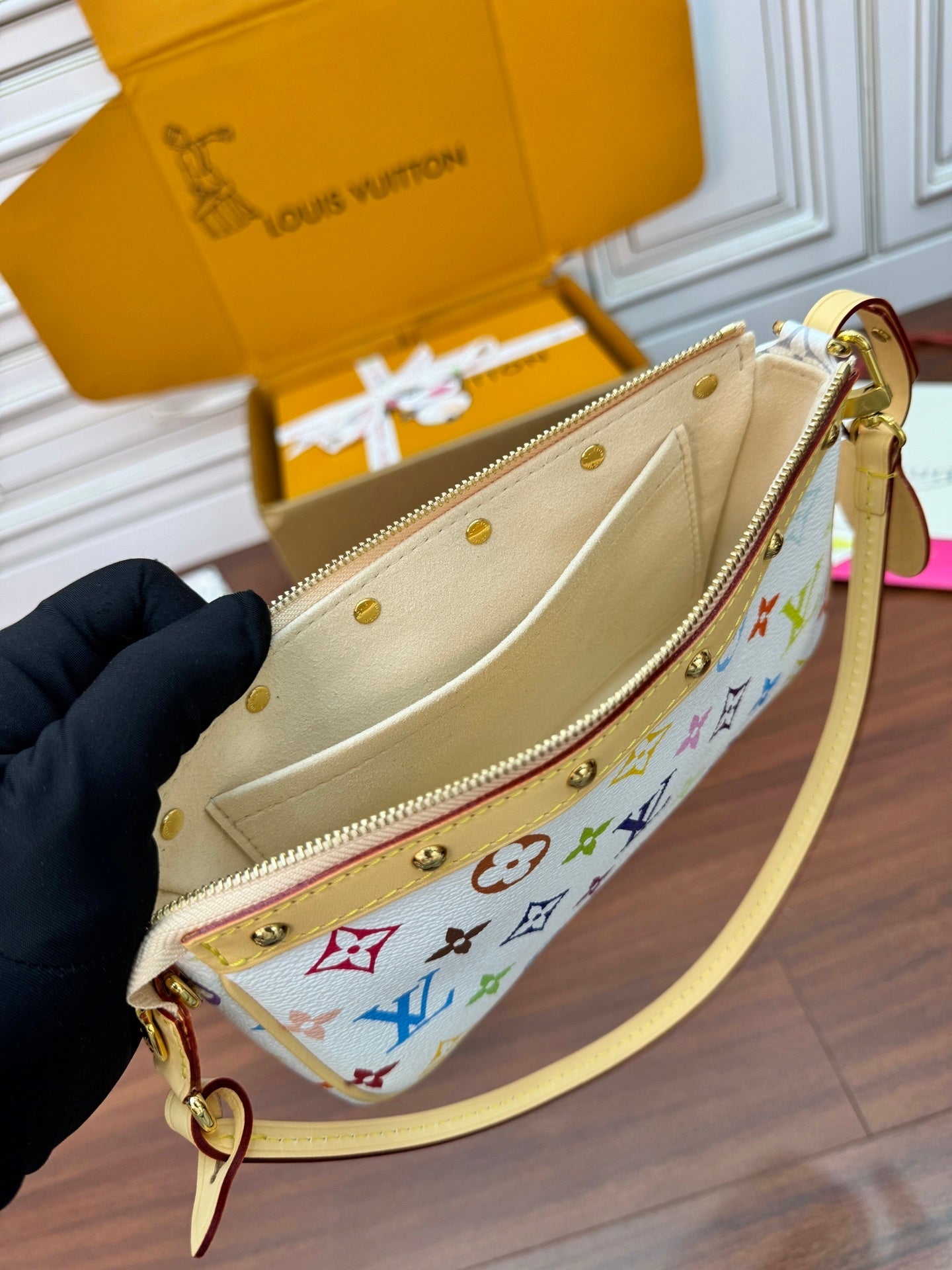 Louis Vuitton x Takashi Murakami Pochette Accessoires – White Multicolore Canvas