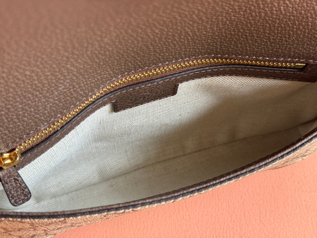 Gucci Blondie Shoulder Bag in GG Supreme Canvas