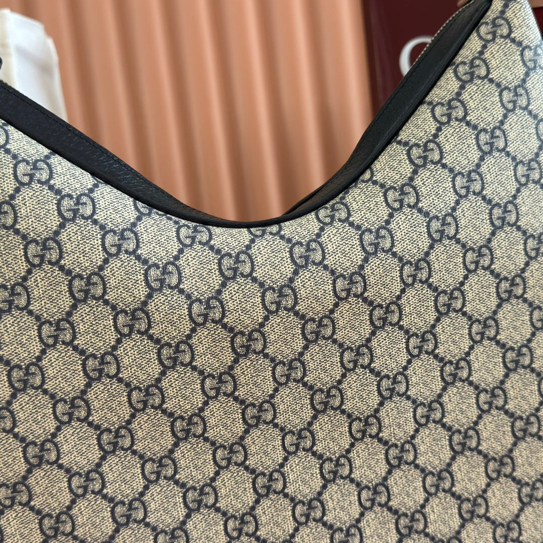 Gucci Attache Large Shoulder Bag in Beige and Ebony GG Supreme Canvas with Black Leather Trim