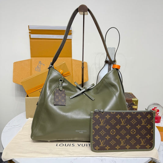 Louis Vuitton CarryAll Vibe MM – Lambskin Leather Handbag with Removable Monogram Tag and Pouch
