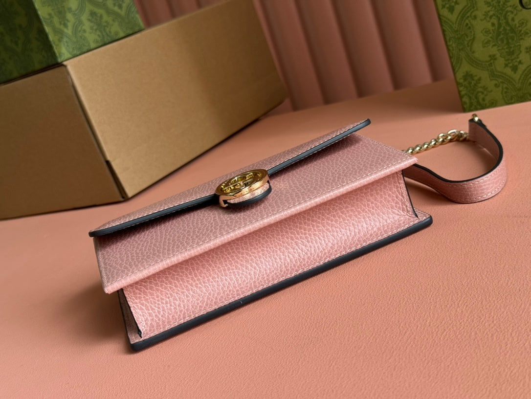 Gucci Interlocking G Chain Wallet in Pink Pebbled Leather