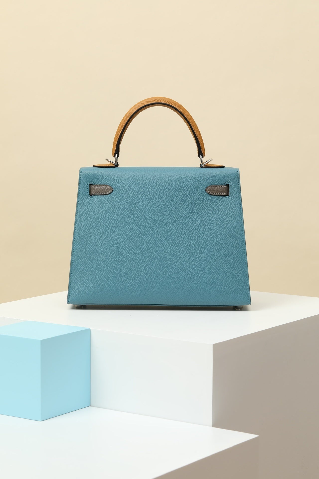 Hermès Kelly Classic Structured Luxury Bag