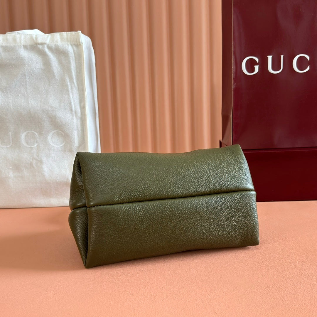 Gucci Large Softbit Leather Shoulder Bag in Green