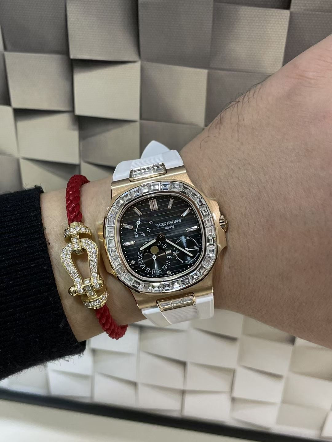 Patek Philippe Nautilus 5724R Rose Gold Diamond Bezel