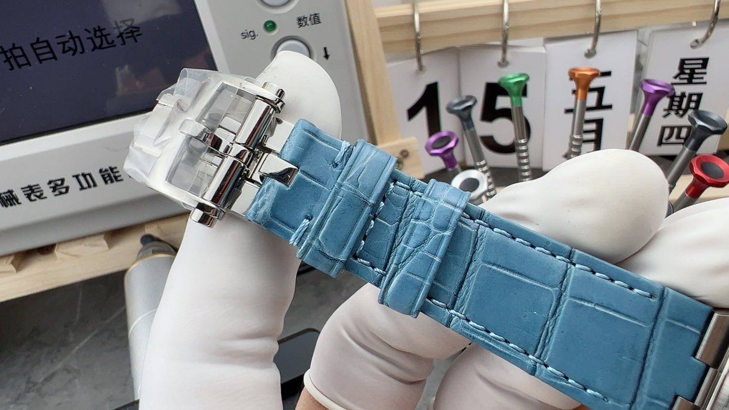 Vacheron Constantin Overseas Quartz 33mm – Stainless Steel, Blue Dial, Diamond-Set Bezel