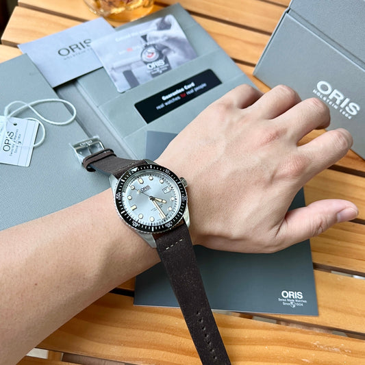 Oris Divers Sixty-Five Calibre 400 Watch – Silver-Grey Dial with Brown Leather Strap