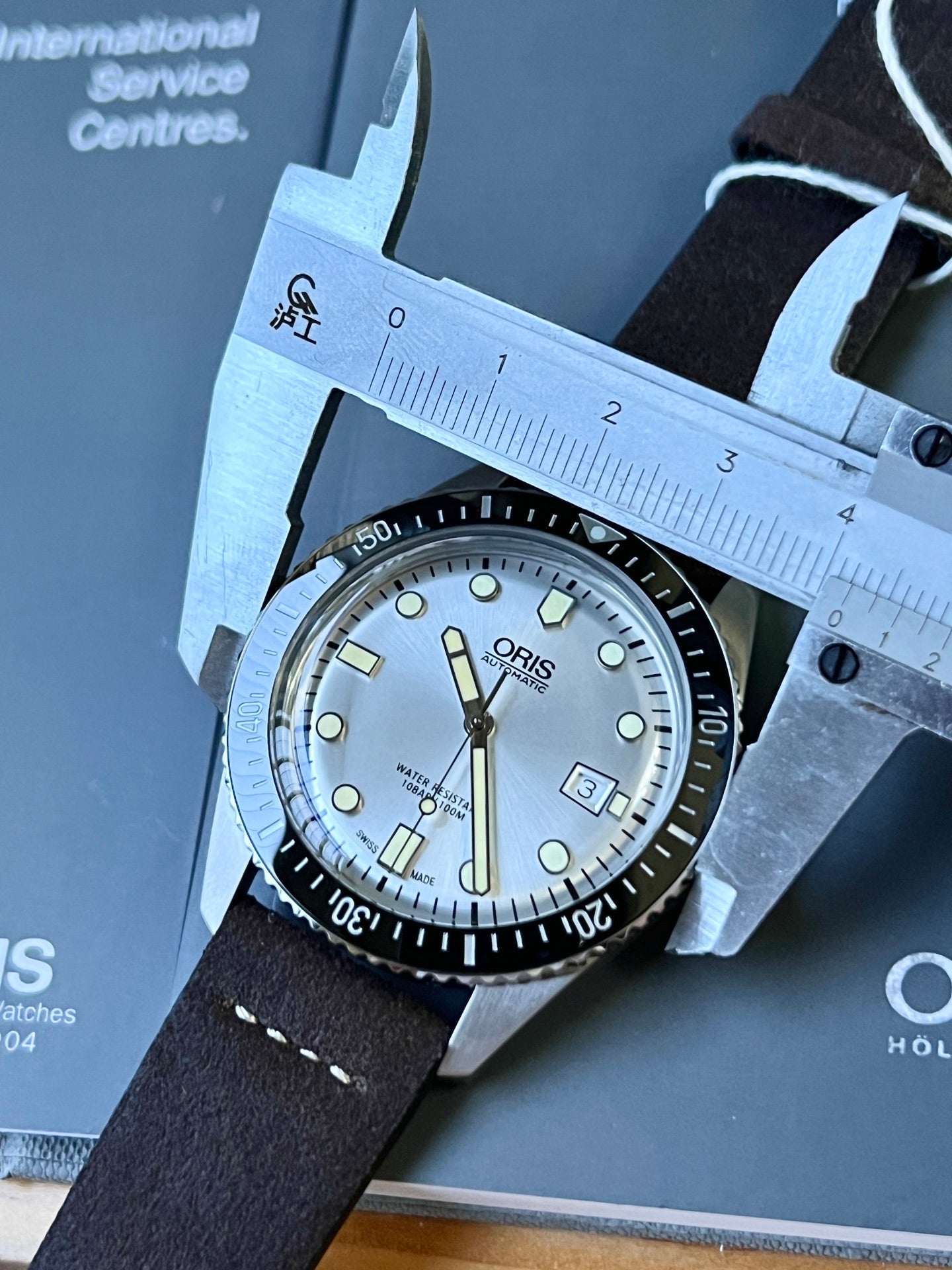 Oris Divers Sixty-Five Calibre 400 Watch – Silver-Grey Dial with Brown Leather Strap