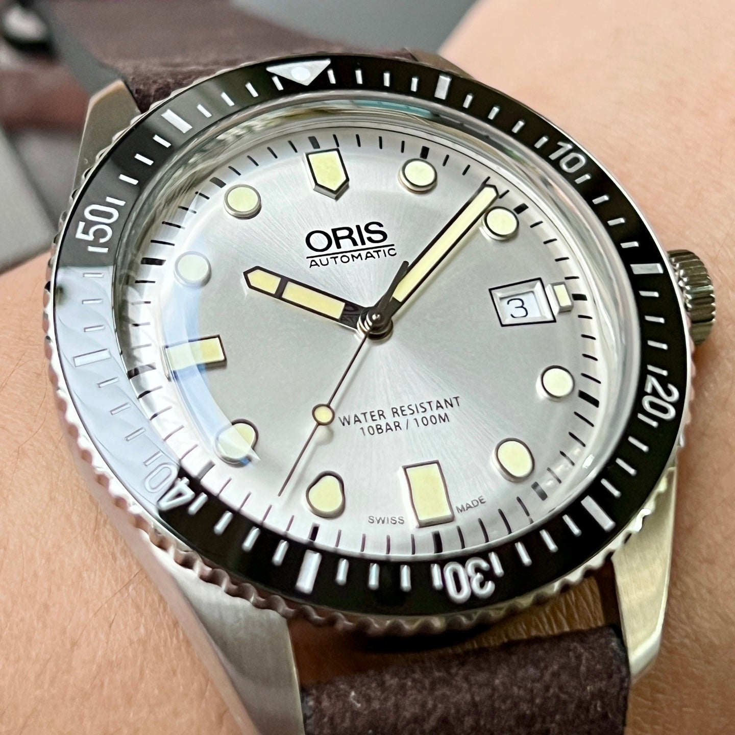 Oris Divers Sixty-Five Calibre 400 Watch – Silver-Grey Dial with Brown Leather Strap