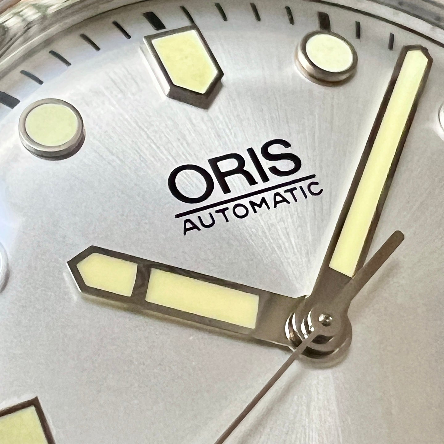 Oris Divers Sixty-Five Calibre 400 Watch – Silver-Grey Dial with Brown Leather Strap