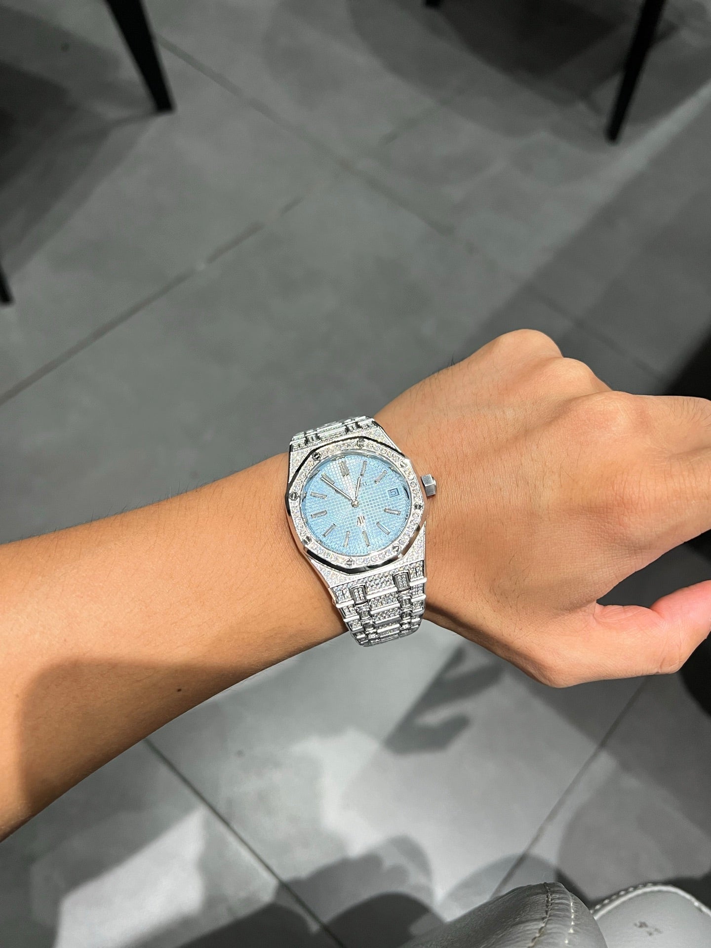 Audemars Piguet Royal Oak Jumbo Extra-Thin Diamond Set – Diamond-Set White Gold Luxury Timepiece