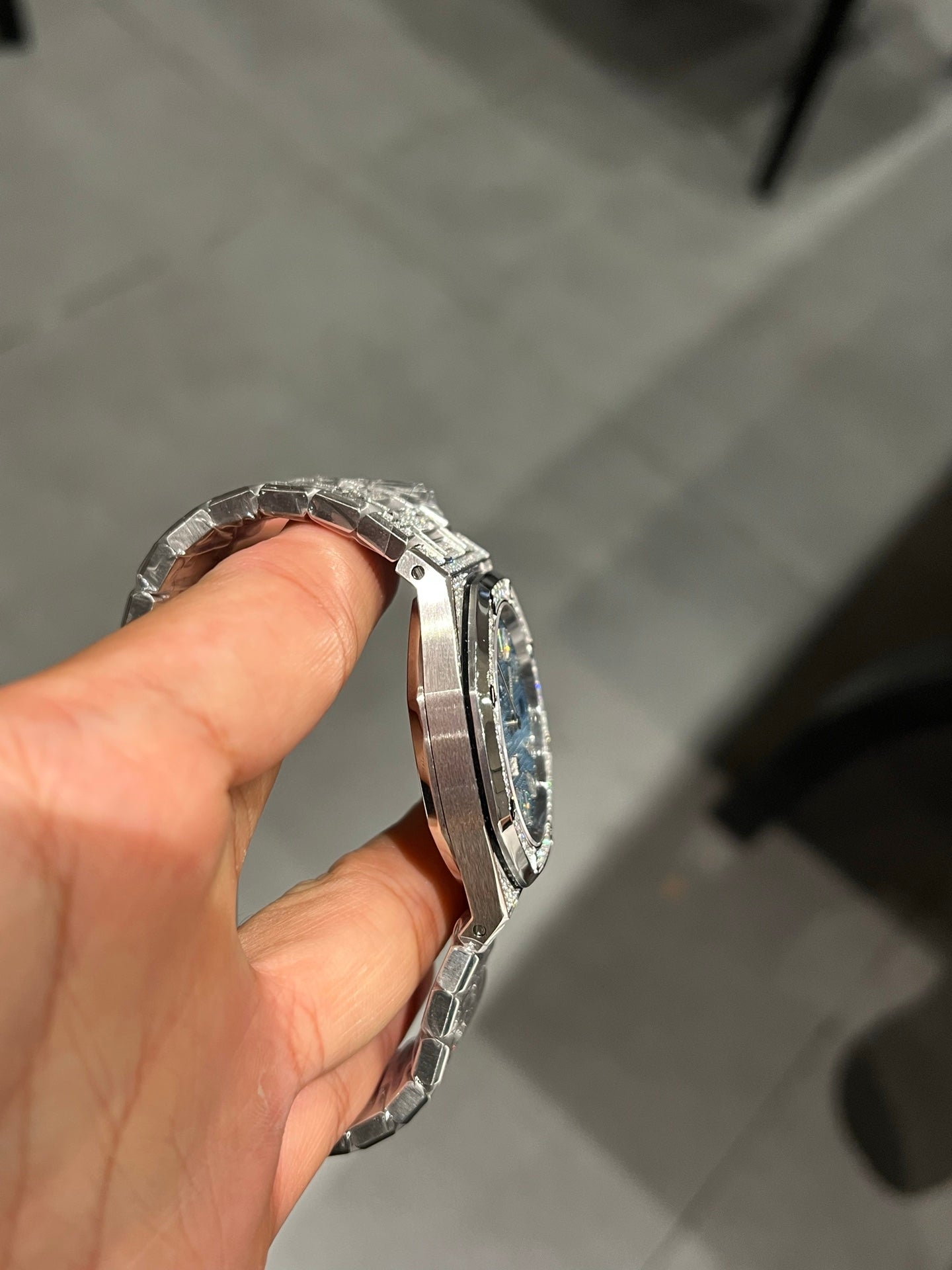 Audemars Piguet Royal Oak Jumbo Extra-Thin Diamond Set – Diamond-Set White Gold Luxury Timepiece