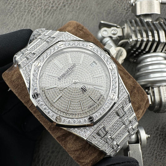 Audemars Piguet Royal Oak “Jumbo” Extra-Thin – 18K White Gold Full Diamond-Set Watch