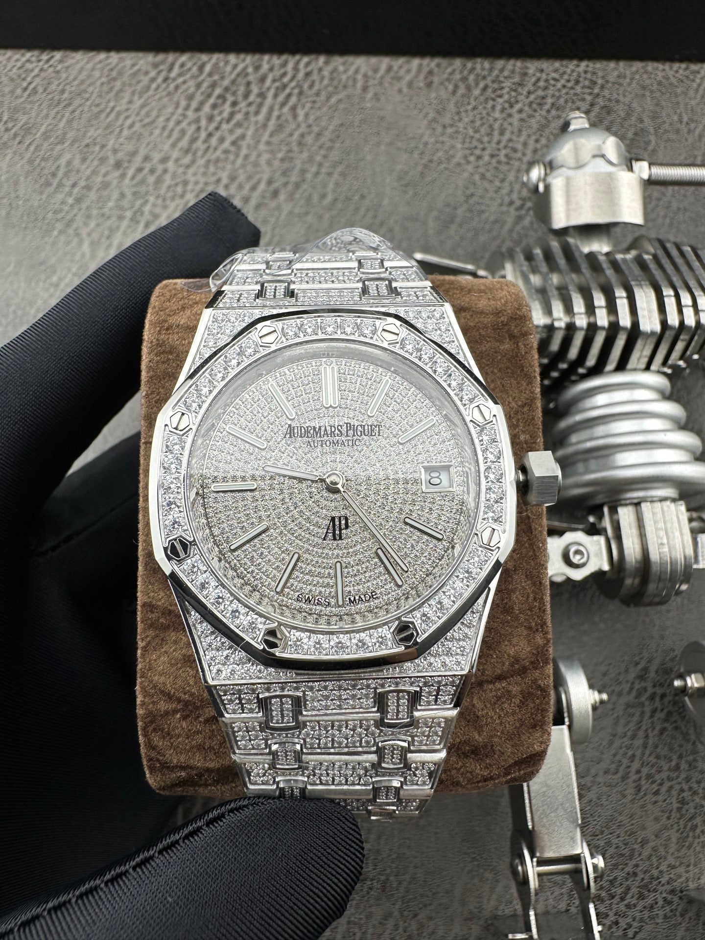 Audemars Piguet Royal Oak “Jumbo” Extra-Thin – 18K White Gold Full Diamond-Set Watch