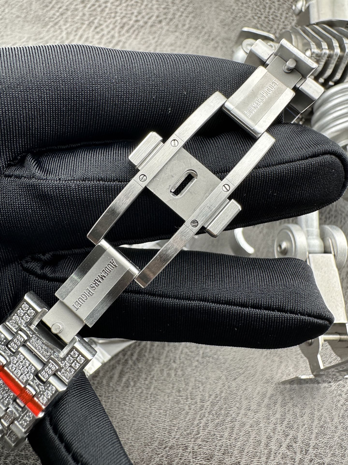 Audemars Piguet Royal Oak “Jumbo” Extra-Thin – 18K White Gold Full Diamond-Set Watch