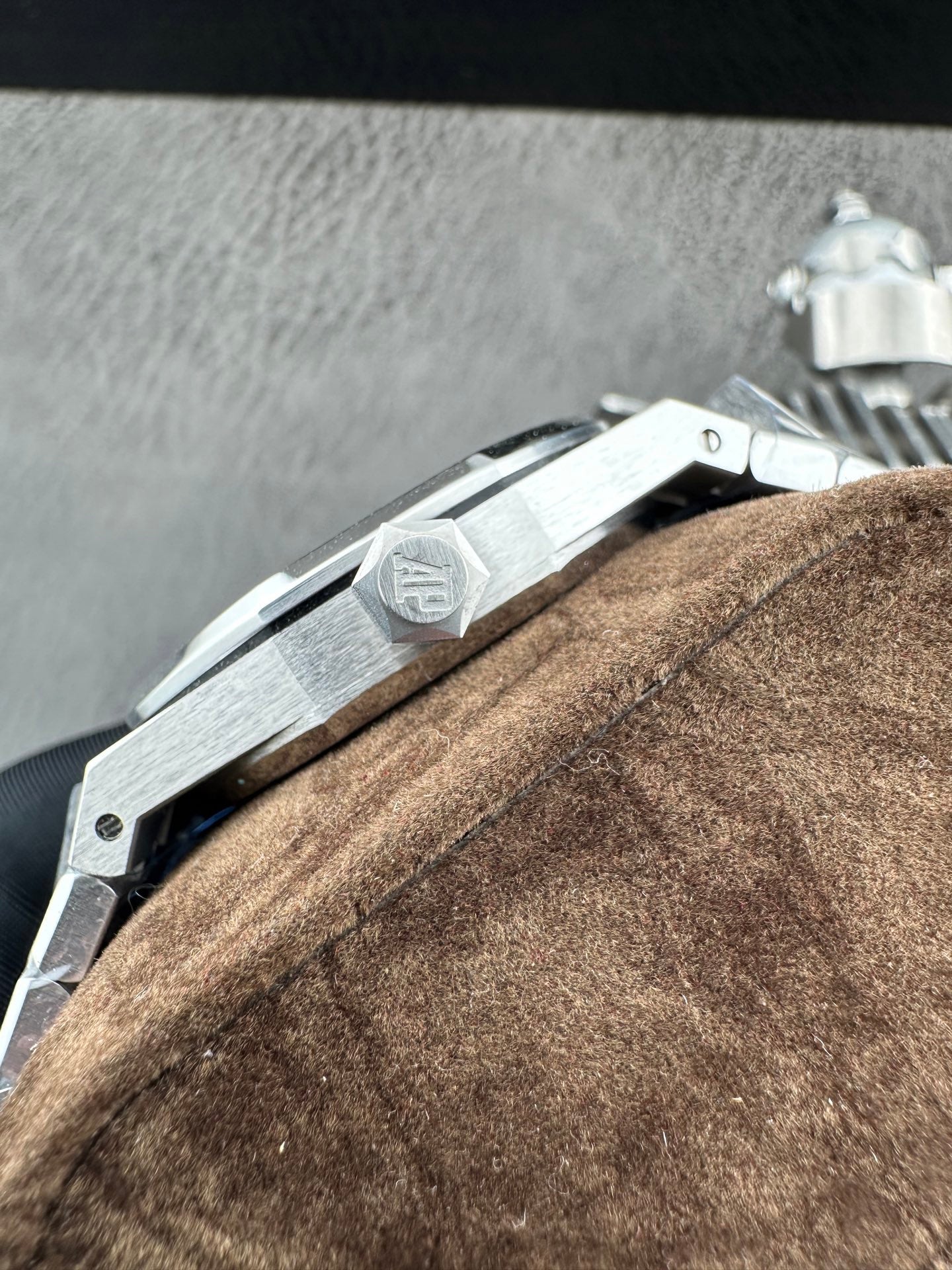 Audemars Piguet Royal Oak “Jumbo” Extra-Thin – 18K White Gold Full Diamond-Set Watch