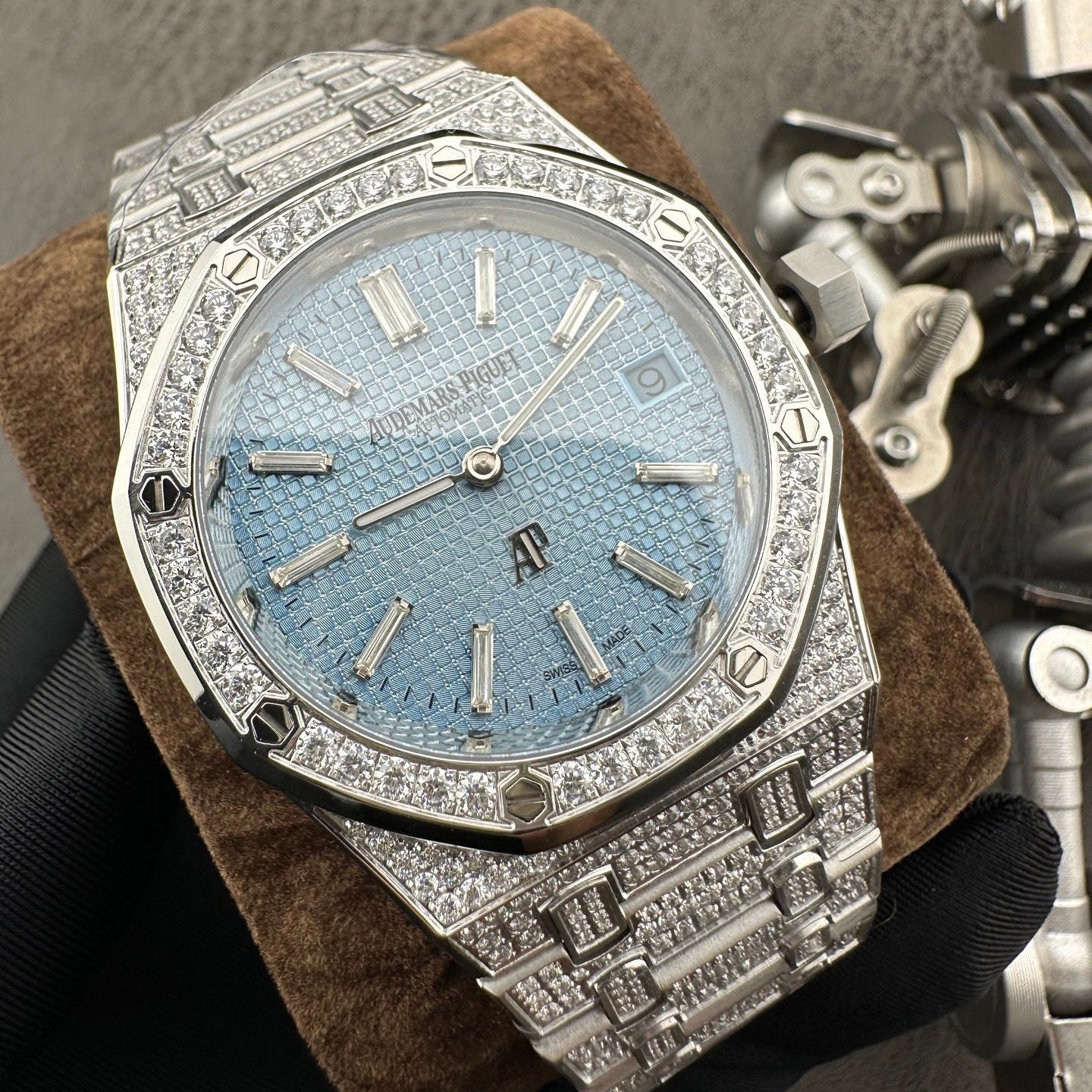 Audemars Piguet Royal Oak “Jumbo” Extra-Thin – White Gold Diamond-Set Watch