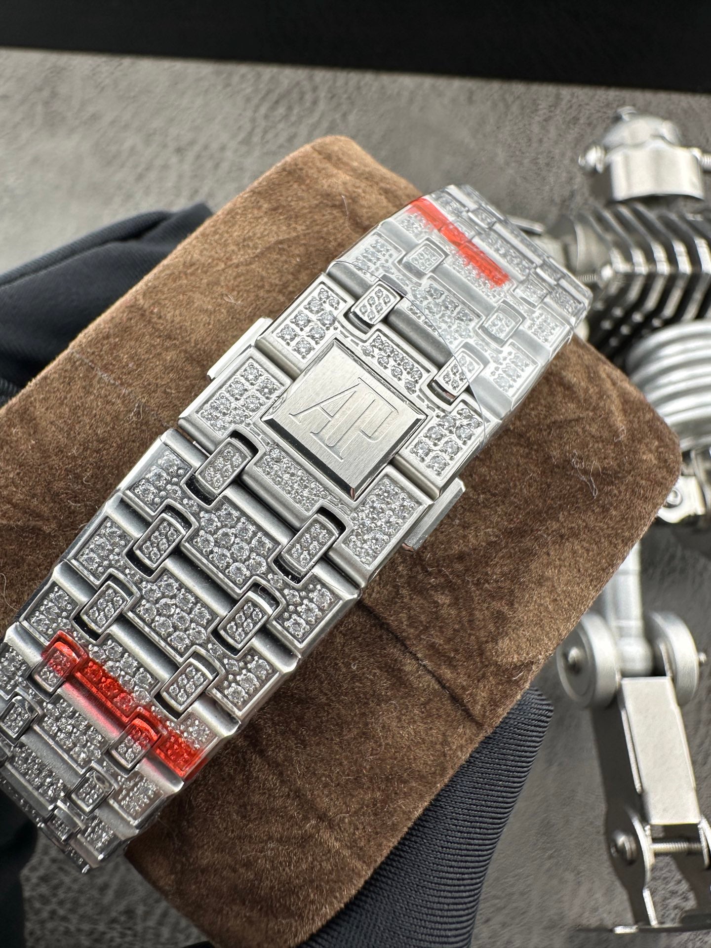 Audemars Piguet Royal Oak “Jumbo” Extra-Thin – White Gold Diamond-Set Watch