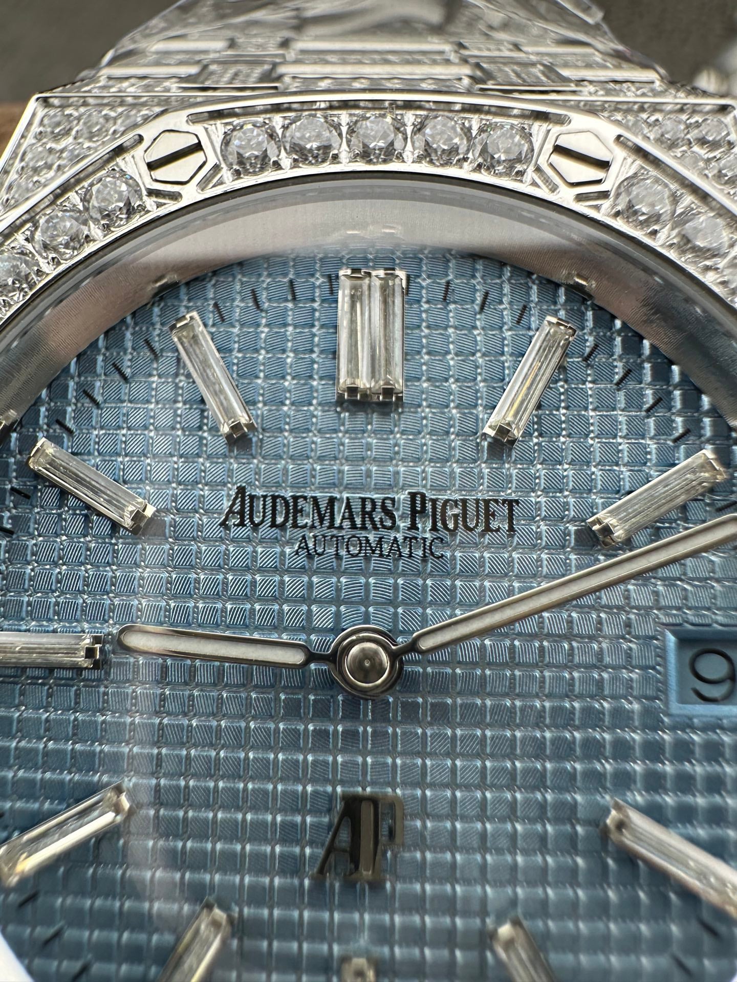 Audemars Piguet Royal Oak “Jumbo” Extra-Thin – White Gold Diamond-Set Watch