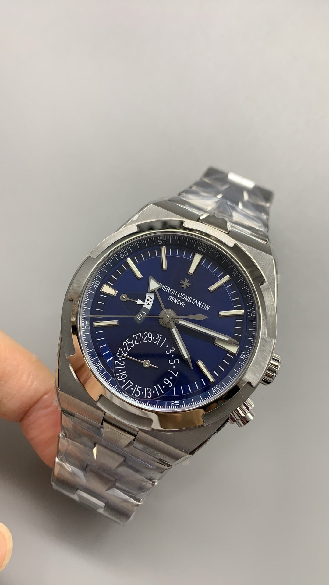 Vacheron Constantin Overseas Dual Time 7900V Steel Watch