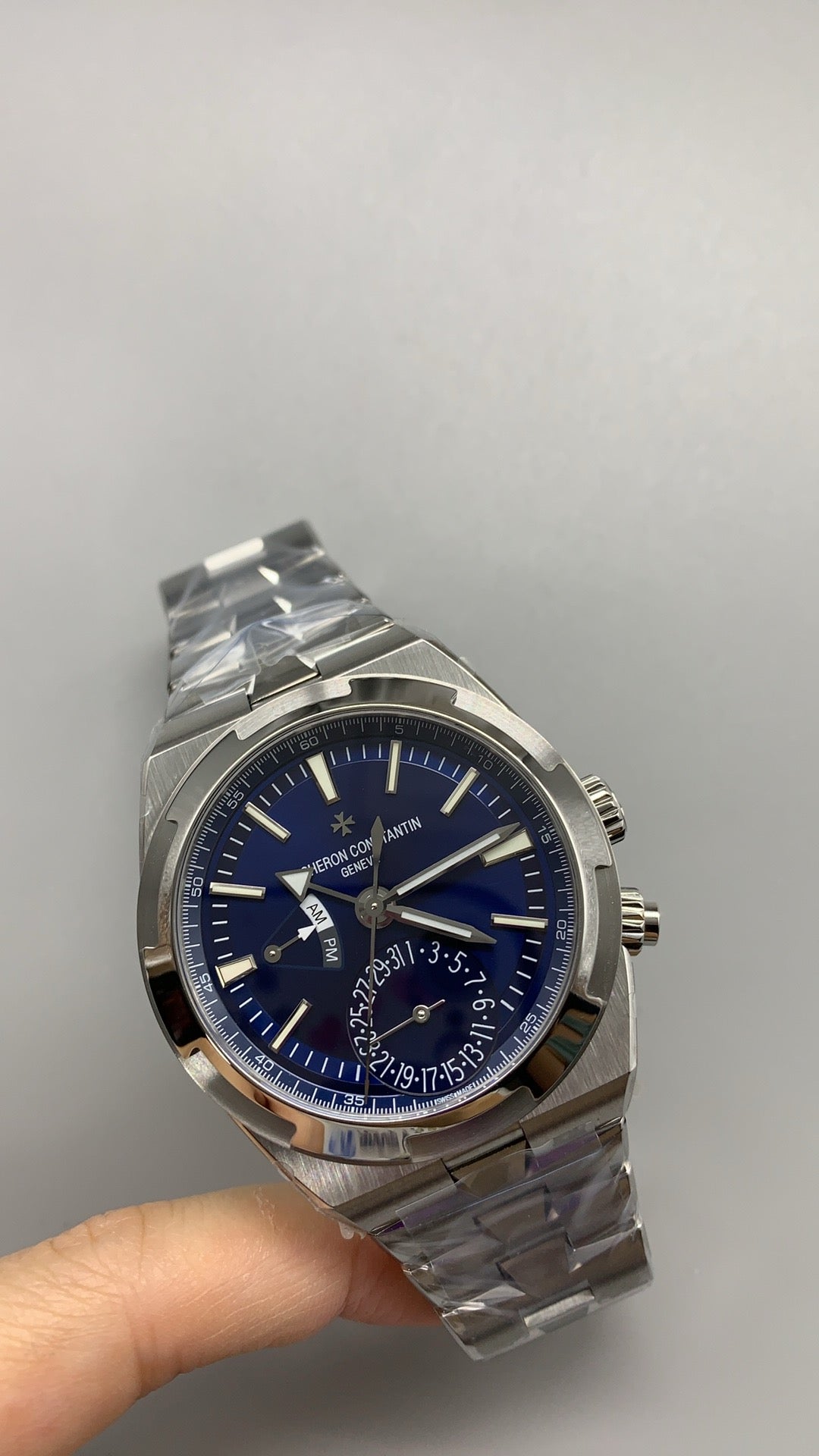 Vacheron Constantin Overseas Dual Time 7900V Steel Watch